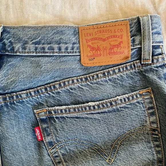 Levi’s 501 Straight Leg Women’s Jeans - Picture 4 of 7